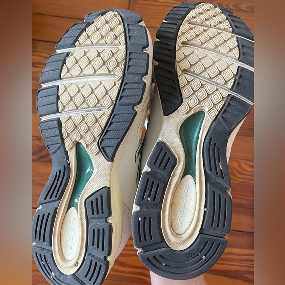 New Balance 990v4 in green - Picture 3 of 6